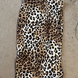 Stretchy leopard pencil skirt